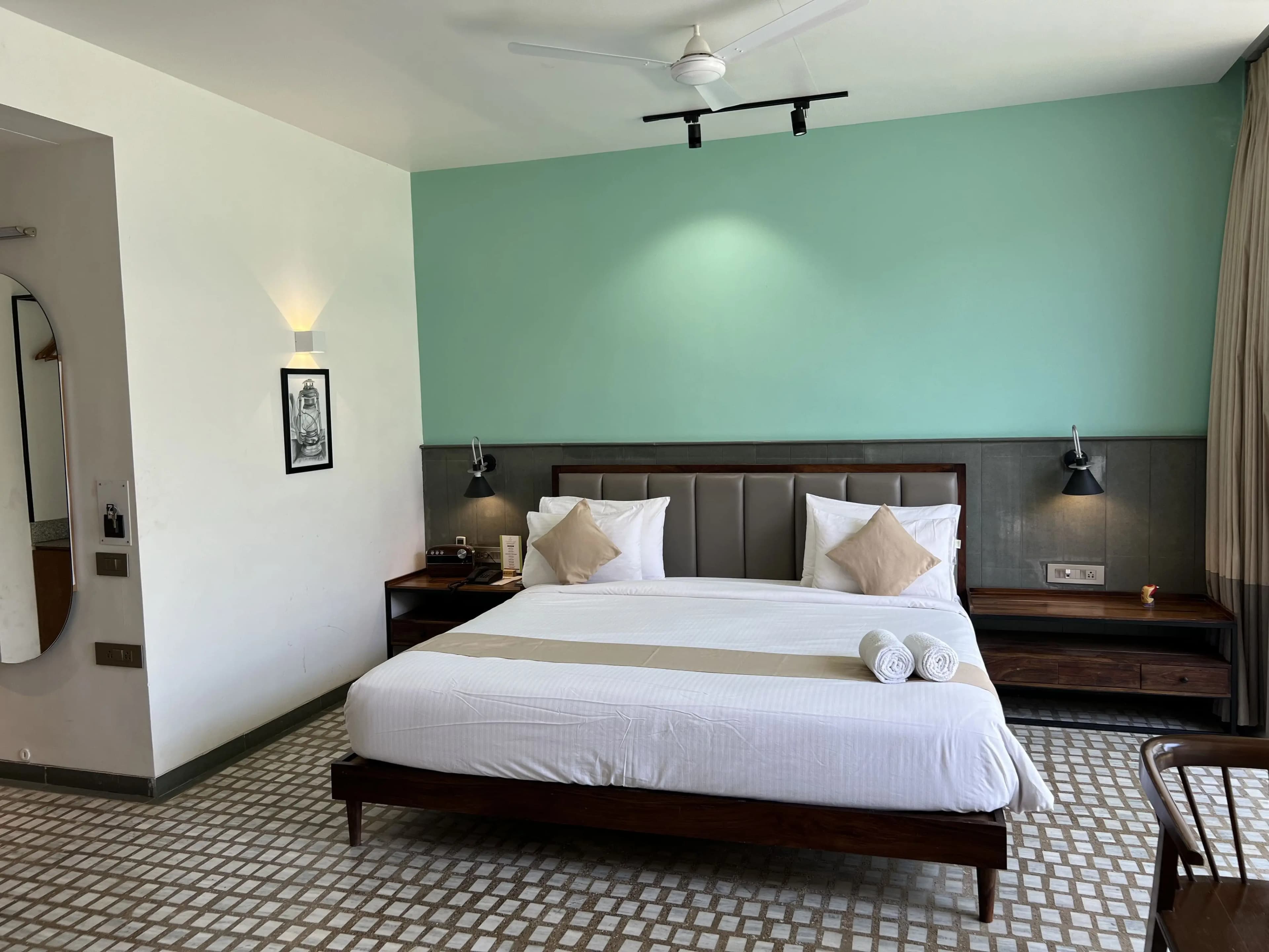 Pet friendly villa in Igatpuri with private lawn