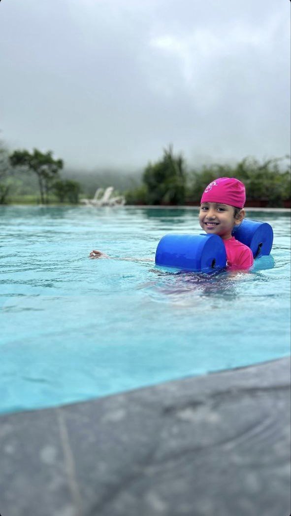 relaxing_swim_in_resort_near_igatpuri